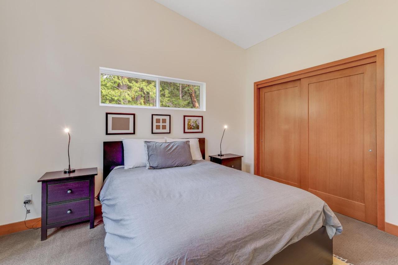 Mckinnis Hill Cabin Eastsound Экстерьер фото